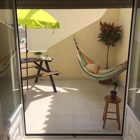 Pineapple Surf House Hostel Atouguia Da Baleia Exterior photo