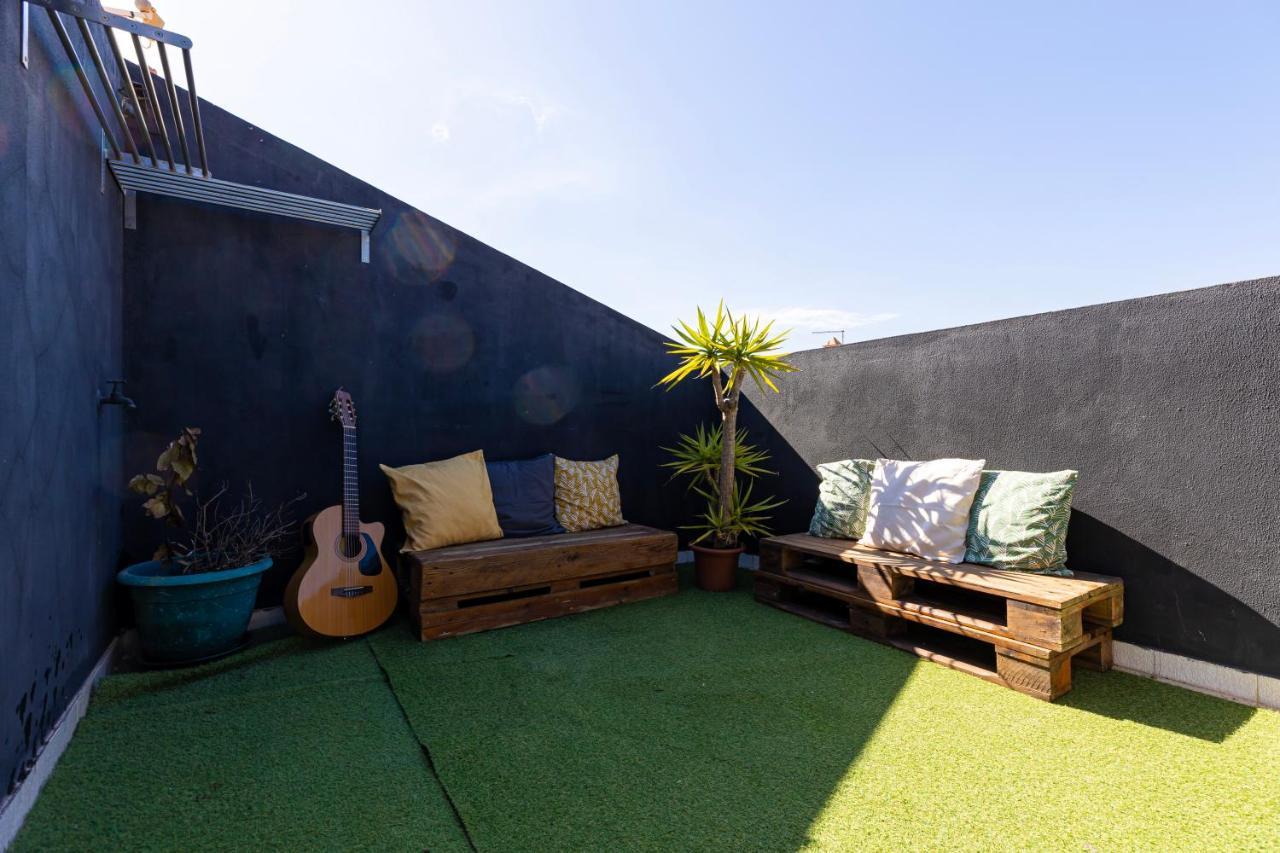 Pineapple Surf House Hostel Atouguia Da Baleia Exterior photo