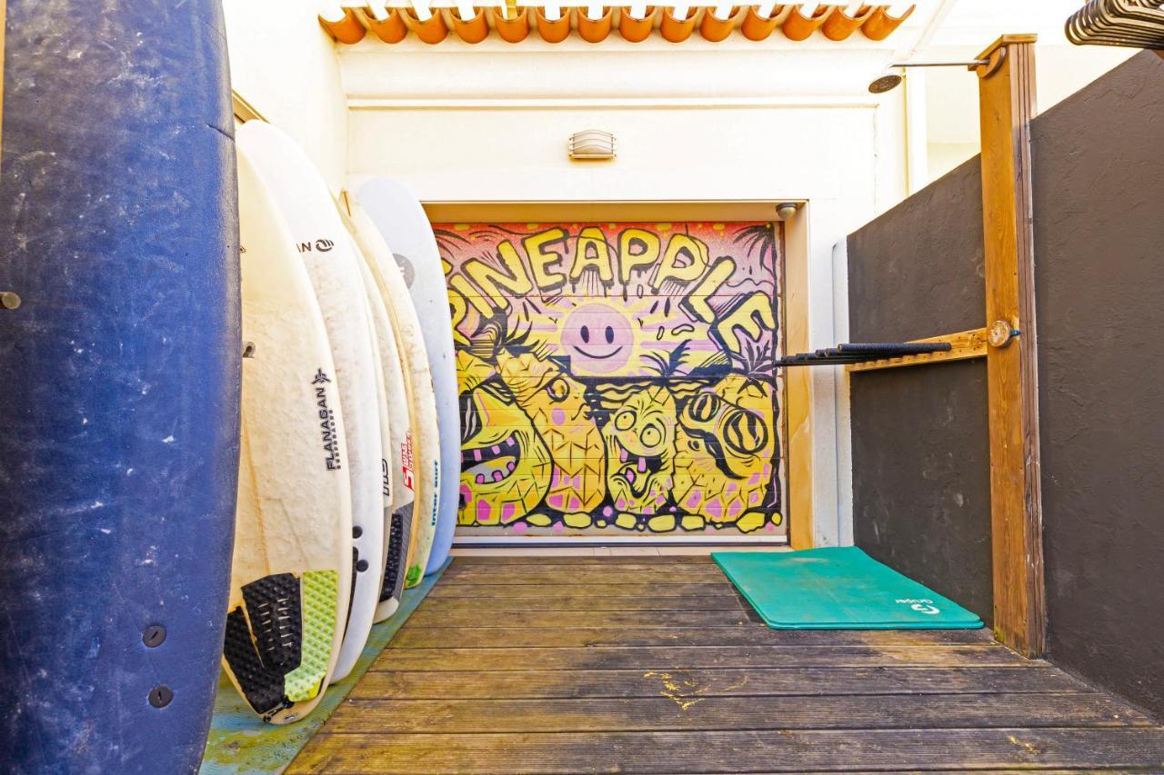 Pineapple Surf House Hostel Atouguia Da Baleia Exterior photo