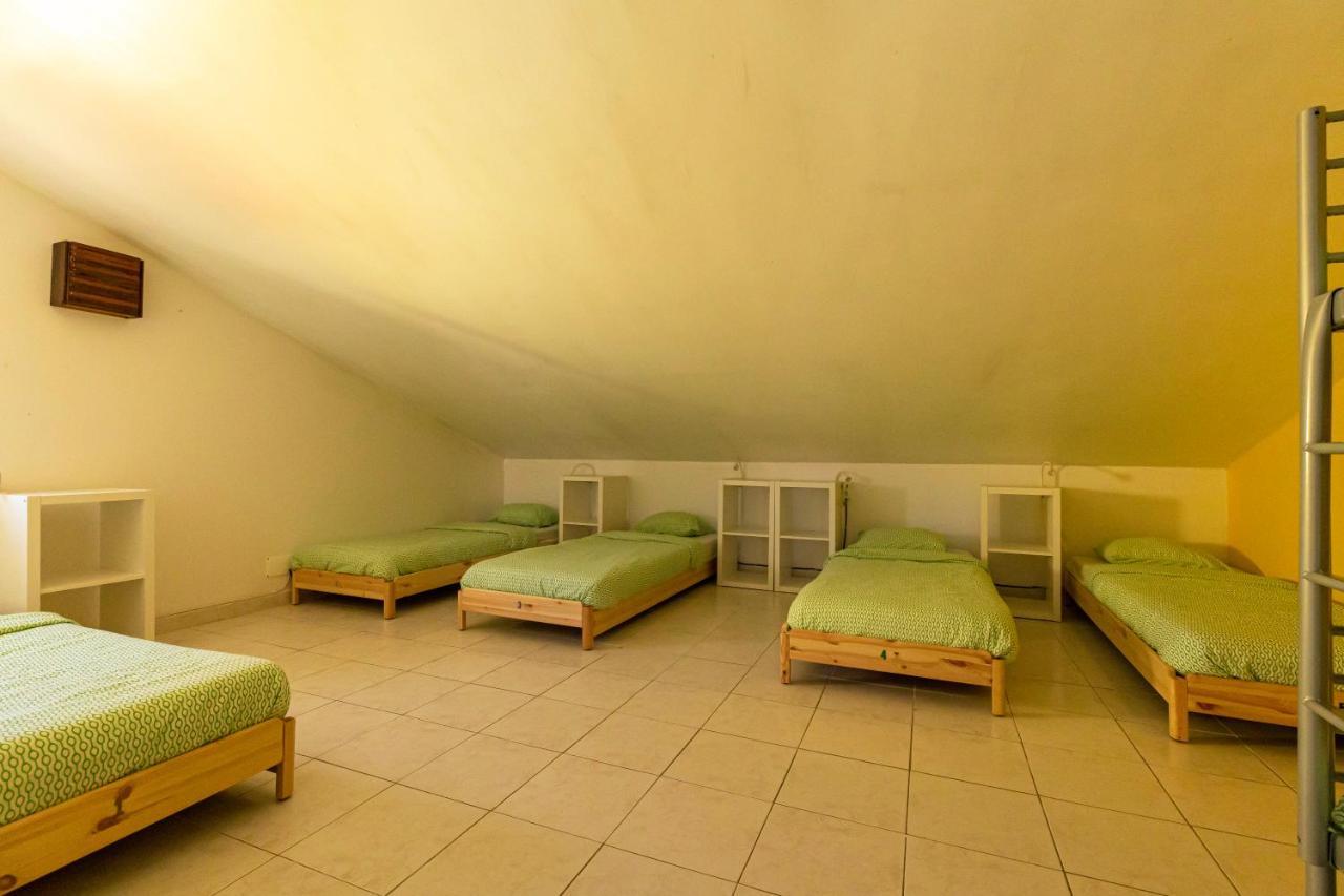 Pineapple Surf House Hostel Atouguia Da Baleia Exterior photo